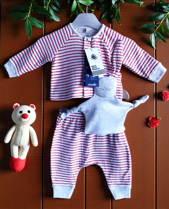 PETIT BATEAU - NEW - ENSEMBLE 3P BÉBÉ STYLE MARIN - VESTE, PANTALON & DOUDOU 3M - photo numéro 3