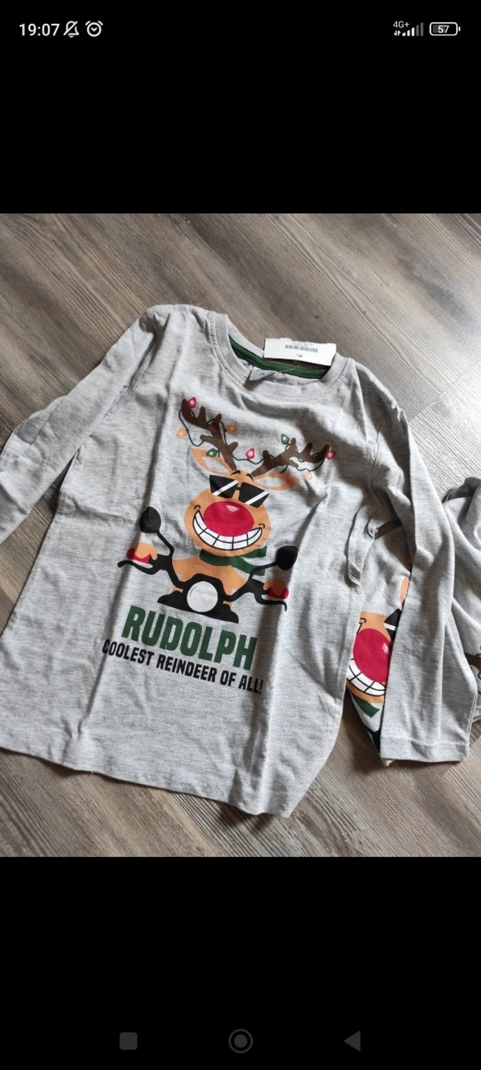 Lot 2 pulls fins ou t-shirts manches longues de Noël neufs avec étiquette taille 116 - photo numéro 2