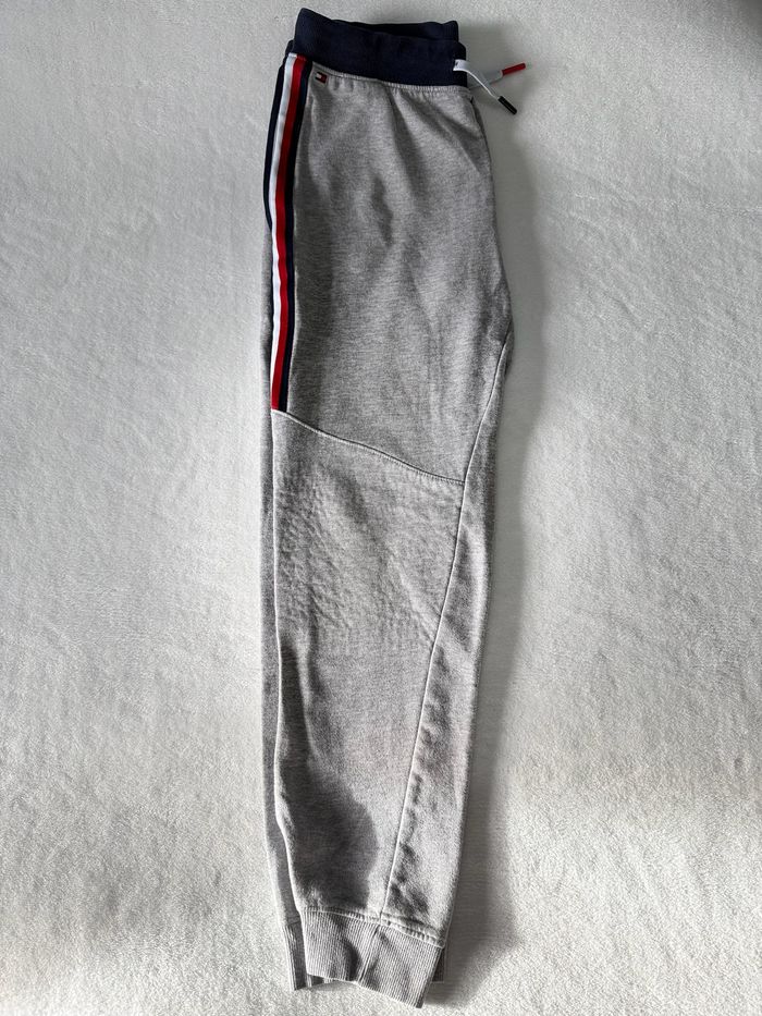 Pantalon de sport jogging coton gris Tommy Hilfiger taille L enfant ( 16-18 ) en très bon état - photo numéro 2
