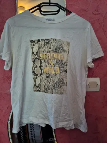T-shirt blanc à motif Stradivarius