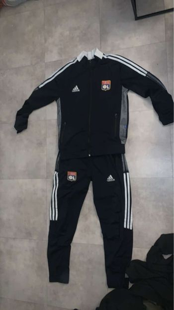 Assemble adidas Lyon