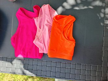 Lot 2 t-shirt sport et 1 brassiere