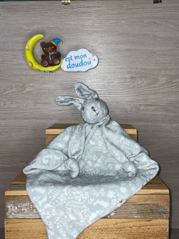 BOU09 doudou lapin 🐰 Bouchara