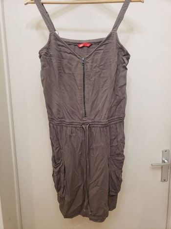 Robe courte à bretelles