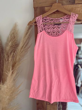 Debardeur rose avec dos en dentelle neuf