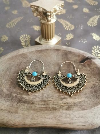 Boucles d'oreilles style bohème dorées et bleues