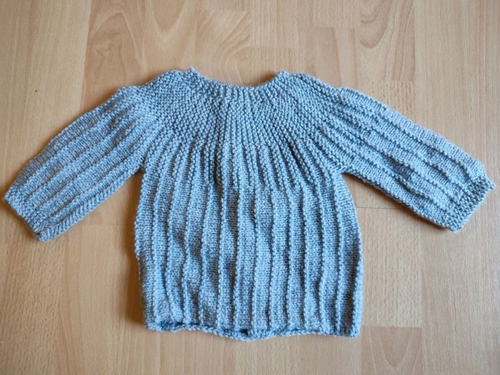 Gilet chaud gris neuf tricoté à la main 6M - photo numéro 2