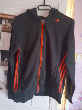 Gilet noir et rose fluo, marque Adidas, taille M