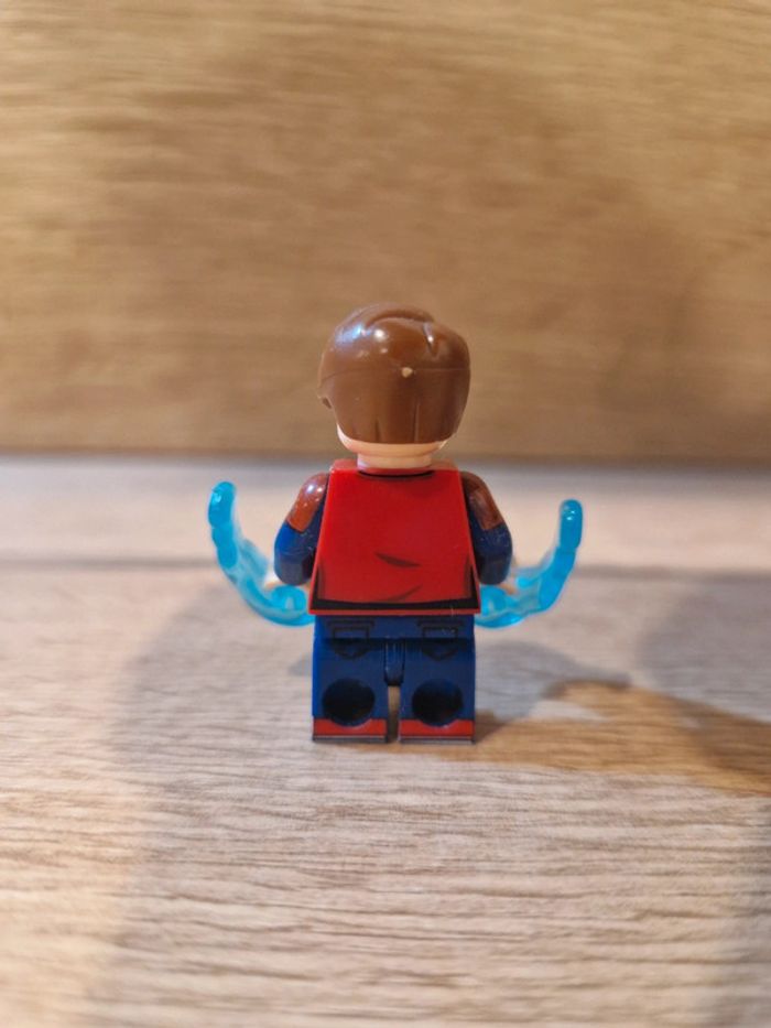 Figurine type lego enfant de la sorcière rouge Wanda Marvel - photo numéro 3