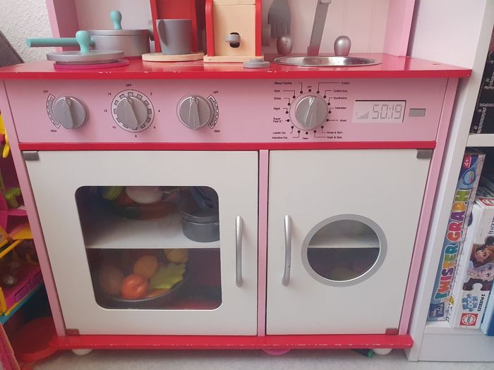 Cuisine en bois avec accessoires - photo numéro 3