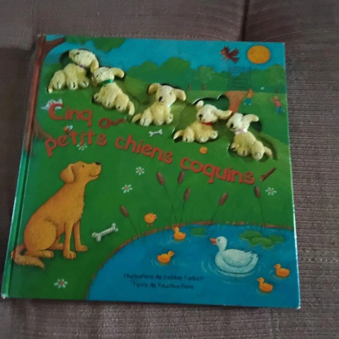 Cinq petits chiens coquins