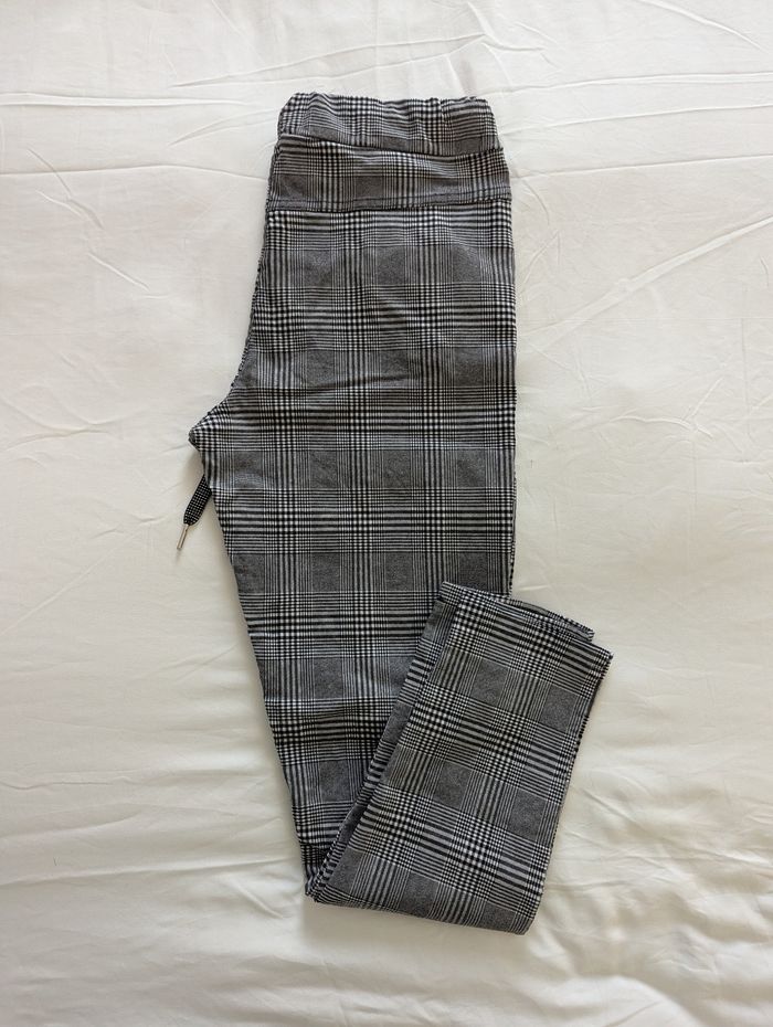 Pantalon femme 🤔 - photo numéro 2
