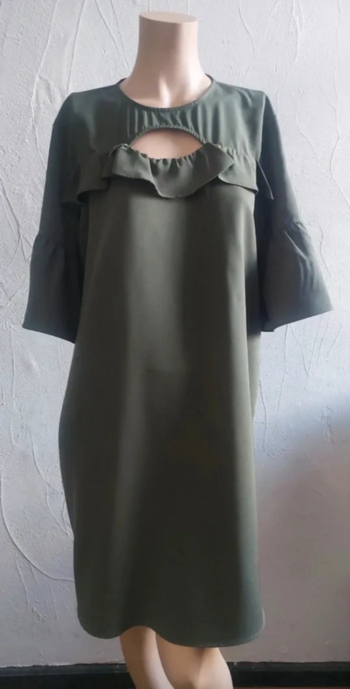 Robe olive à volants élégante
