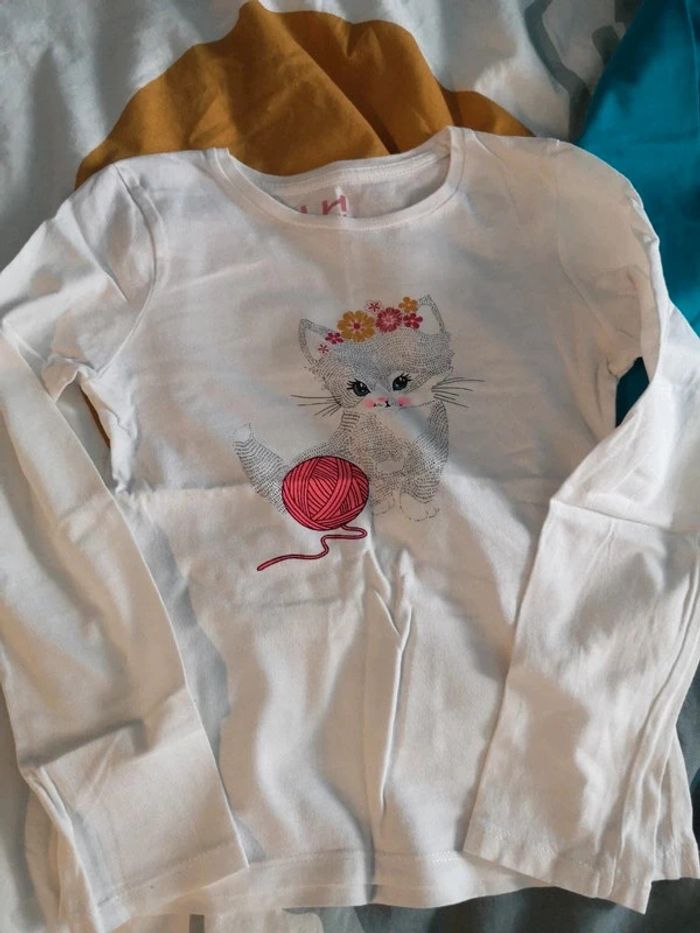 3 t shirts manches longues 8 ans - photo numéro 2