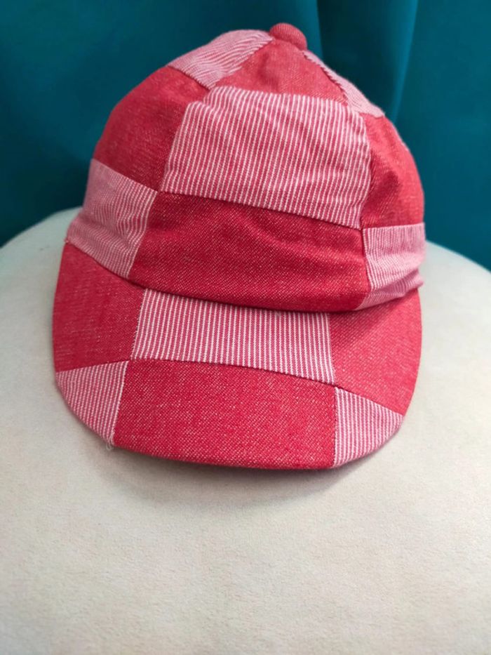 Casquette enfant patchwork rouge en jean rayé – 100 % coton