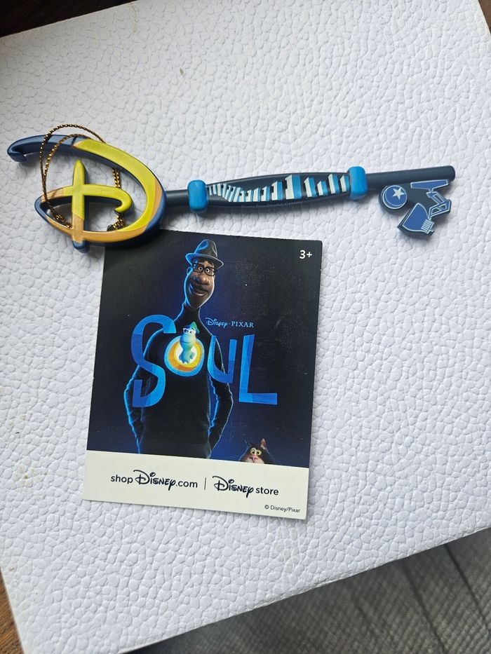 Cle disney mickey disney store Soul pixar disneyland paris