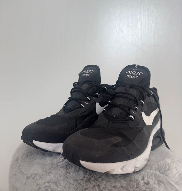 Baskets Nike airmax 270 react noire et blanche - pointure 45 - tres bon état - photo numéro 3