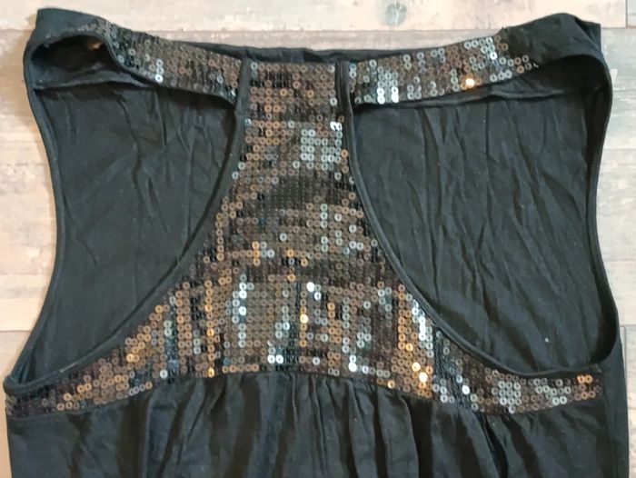 Robe noire avec paillettes - photo numéro 3