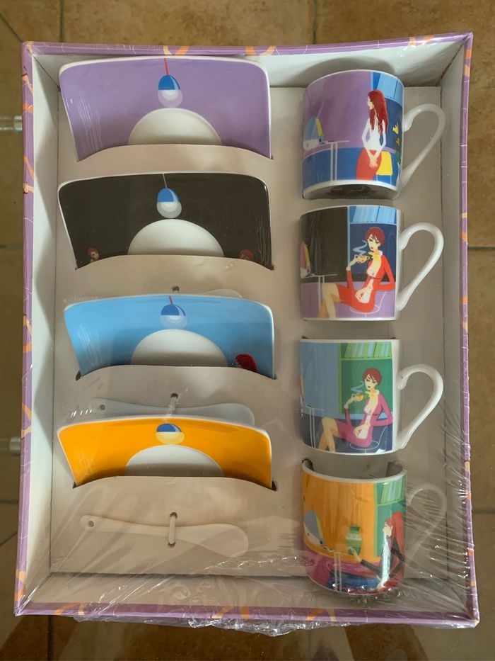 Coffret tasses motifs femmes neuf - photo numéro 2