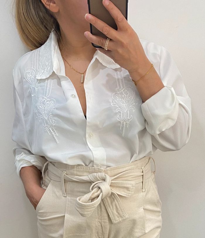 Chemise chic blanche vintage  avec broderie taille 46