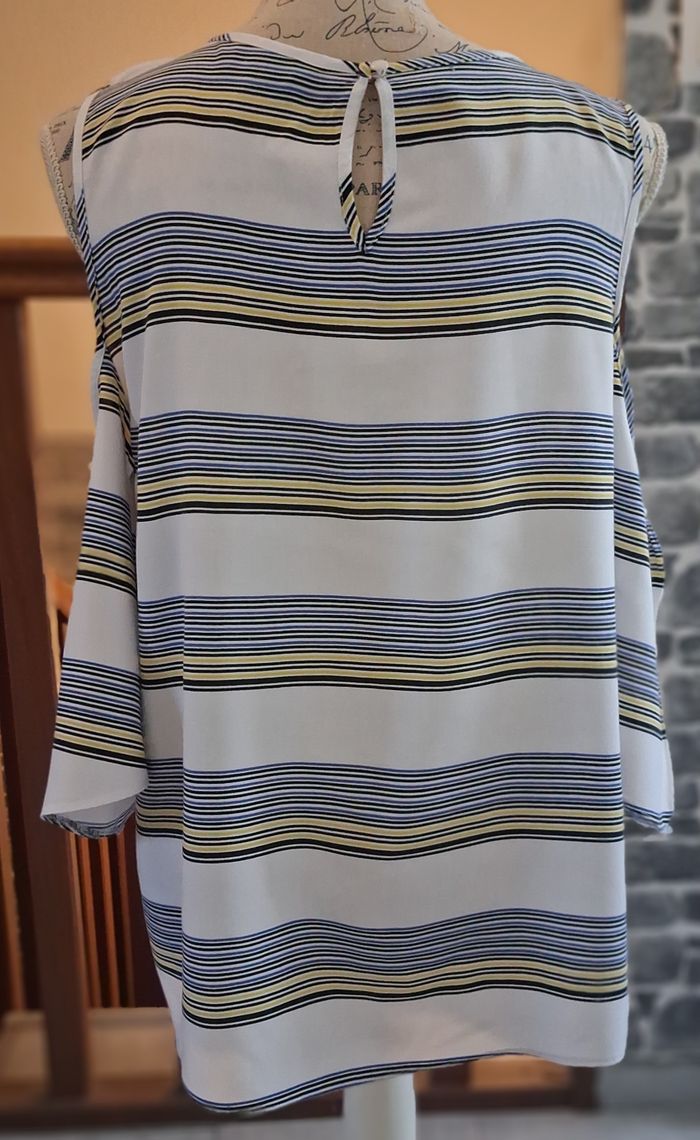Blouse avec les épaules ouvertes blanche à rayures - photo numéro 5