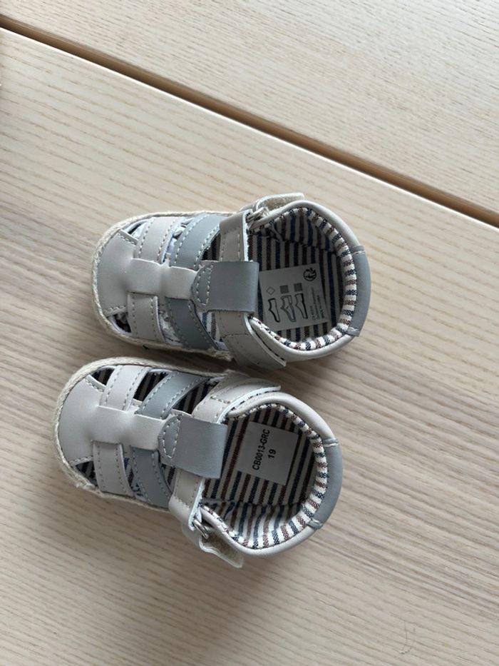 Chaussure bébé - photo numéro 2