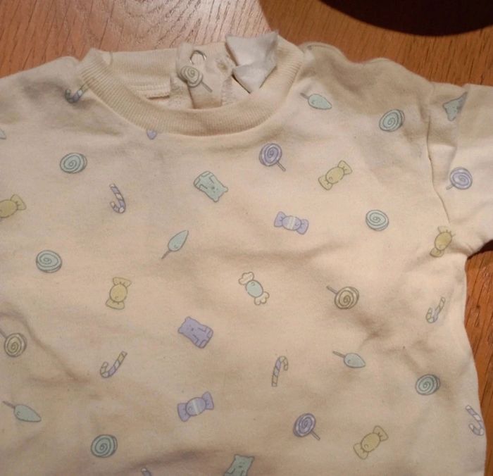 Lot de 2 pyjamas Absorba et un sans marque taille 3 mois en très bon état - photo numéro 2