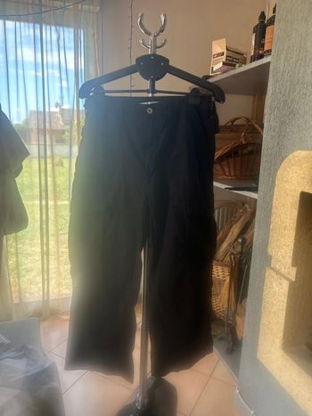 Pantalon cargo noir Berschka