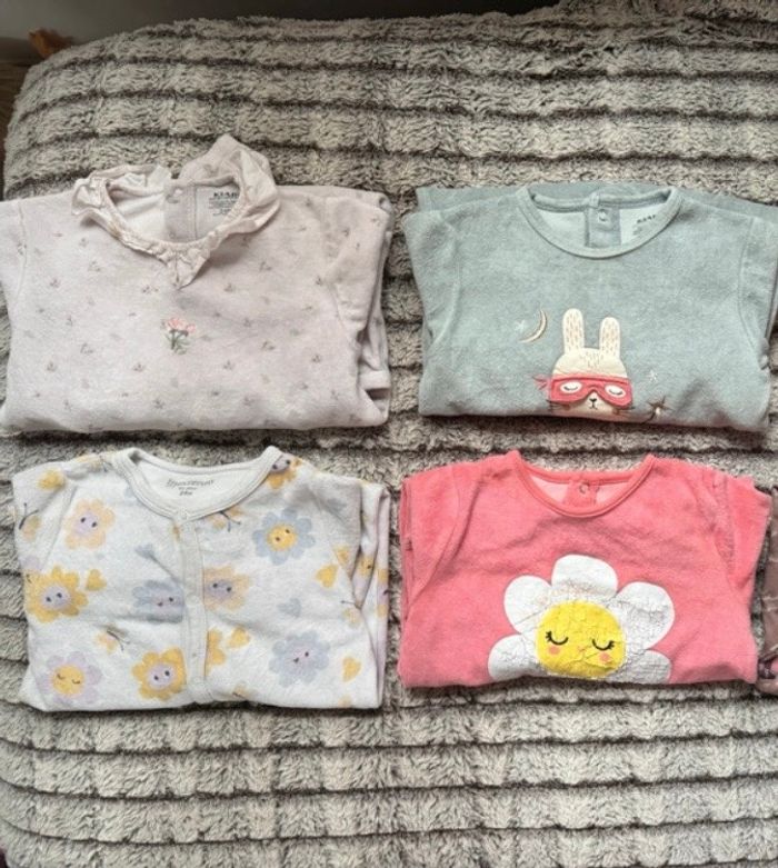 lot 4 pyjamas 1 pièce 24 mois fille