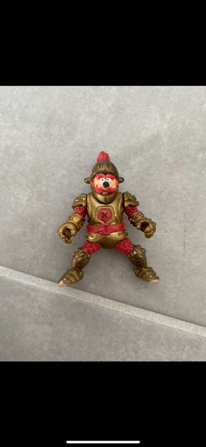 Figurine avec armure - photo numéro 2