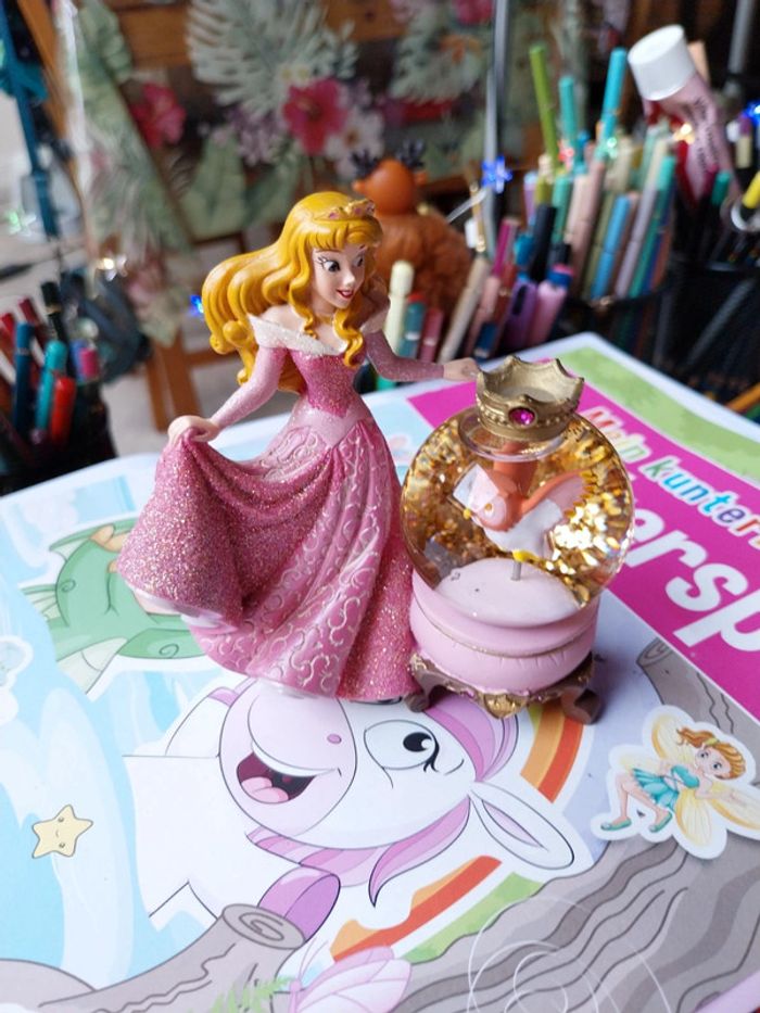 Snowglobe disneyland Paris d Aurore et le hibou