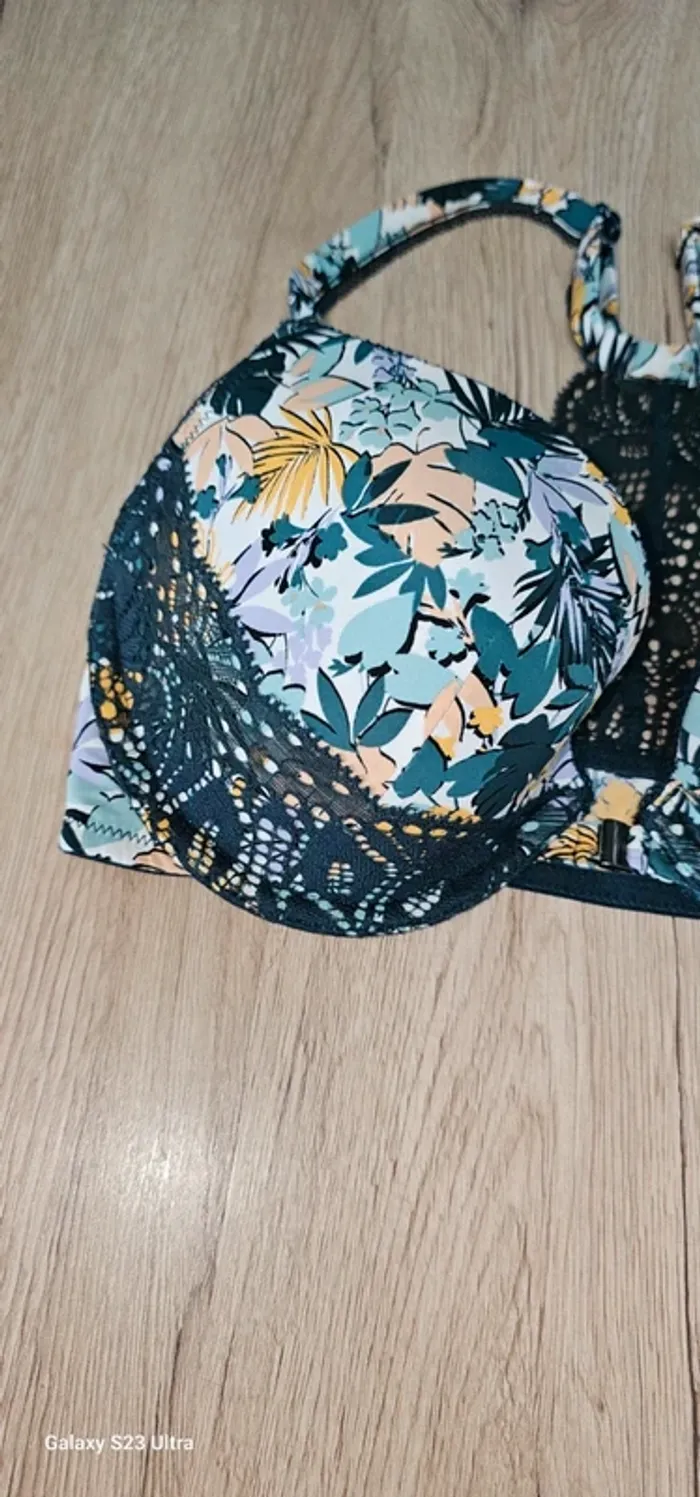Soutien gorge fleurie neuf avec etiquette rouge gorge taille 85D - photo numéro 2