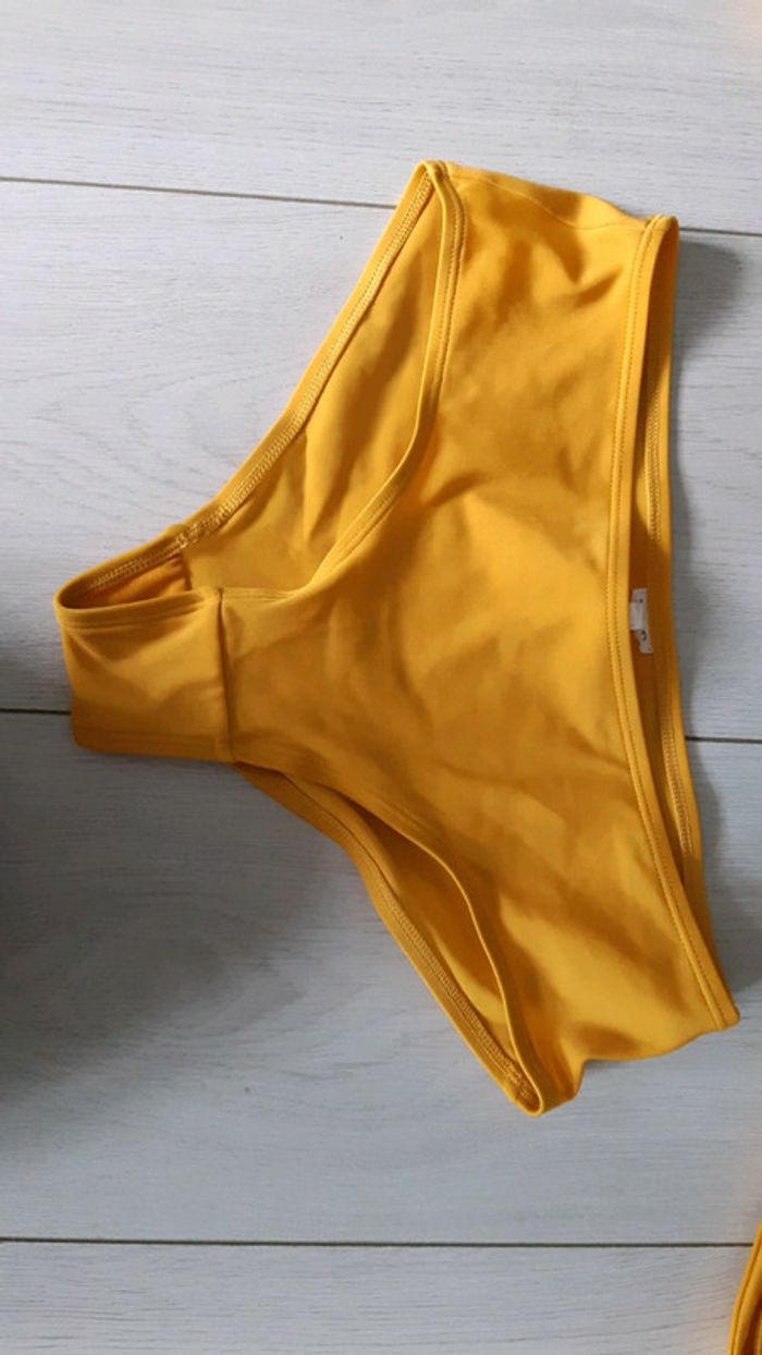 Maillot de bain 2 pièces jaune en taille 36. - photo numéro 5