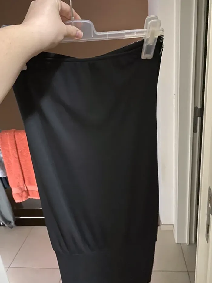 Robe noir en v courte - photo numéro 2