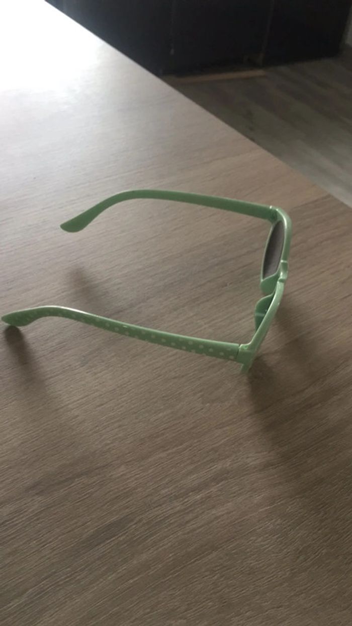 Lunette de soleil - photo numéro 2