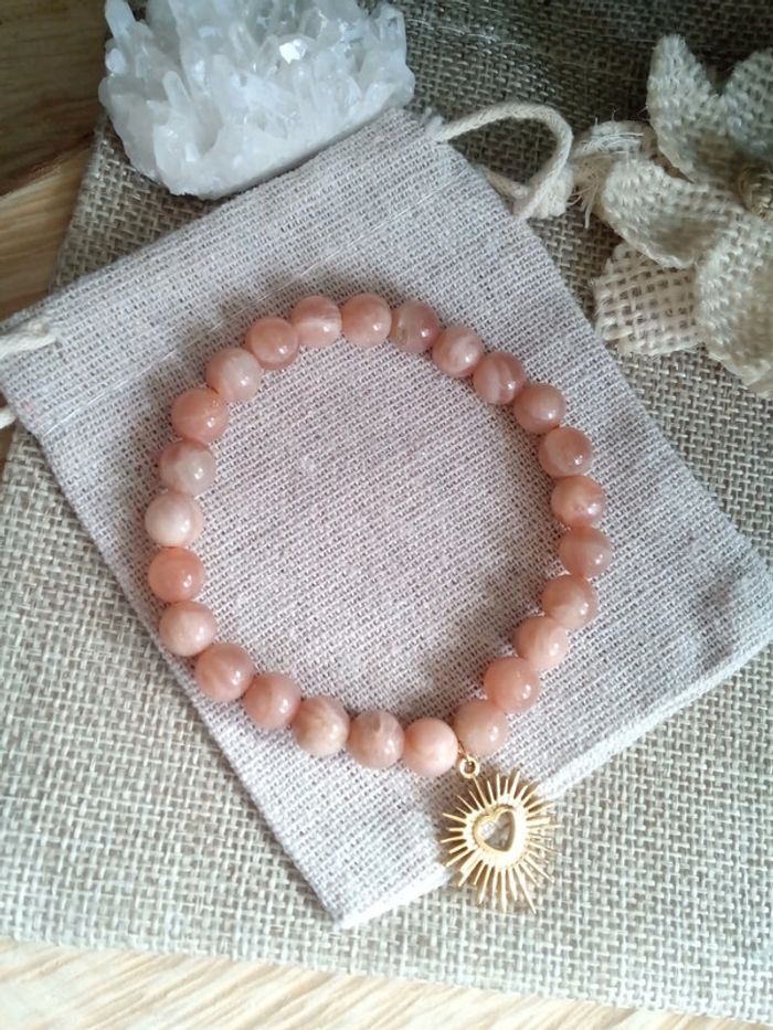 Bracelet pierre de lune orangée et coeur soleil bohème