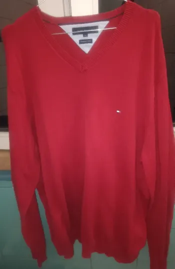 Pull-over rouge col v Tommy Hilfiger