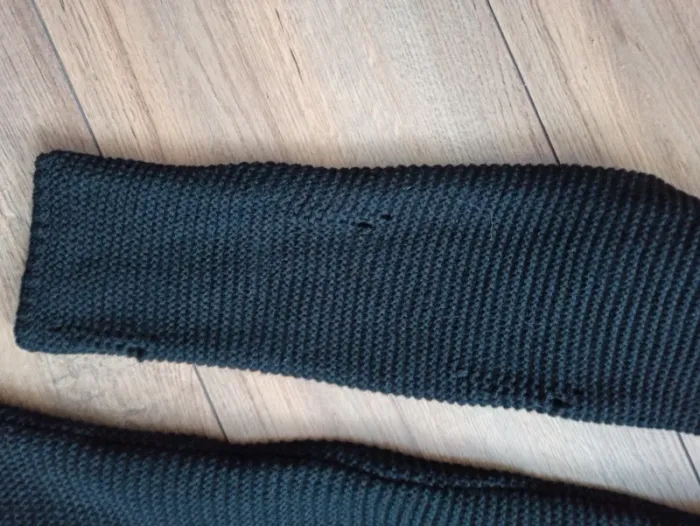 Pull homme avec trou noir manches longues L - photo numéro 3