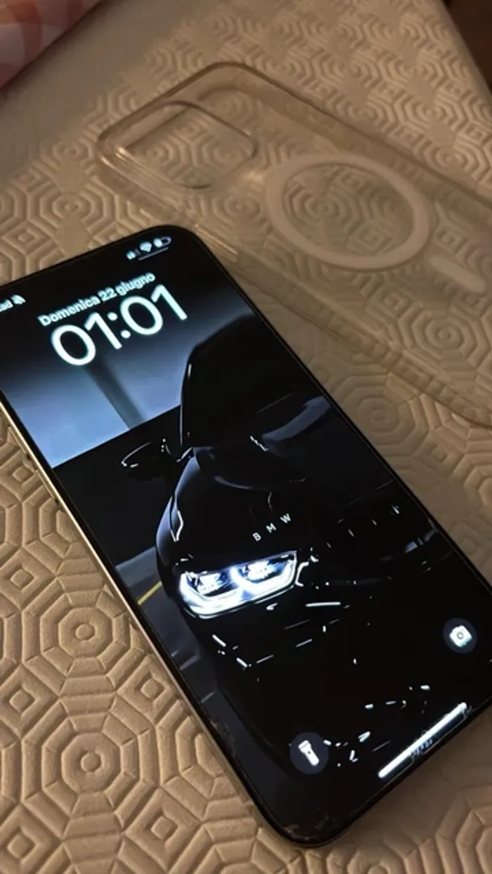 I P h o n e 15 pro Max - photo numéro 2