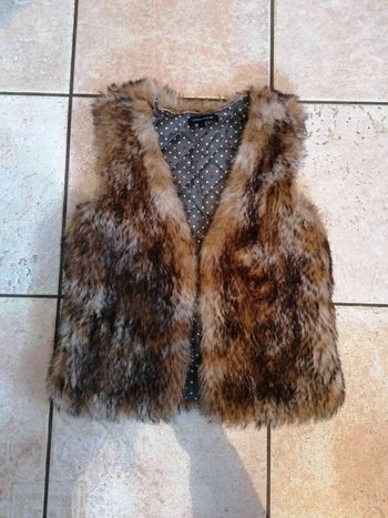 Haut sans manches fausses fourrures