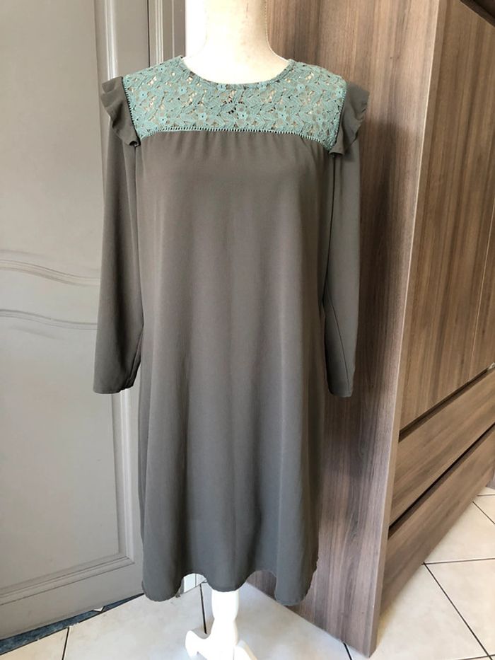 Robe été taille 40 vert et dentelles impeccable