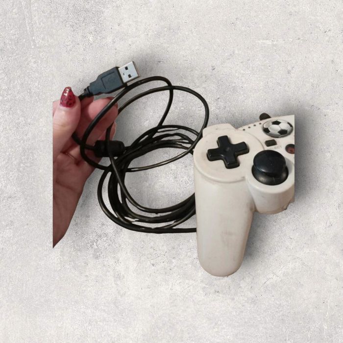 Manette PC blanche – HS (ne fonctionne pas - photo numéro 2