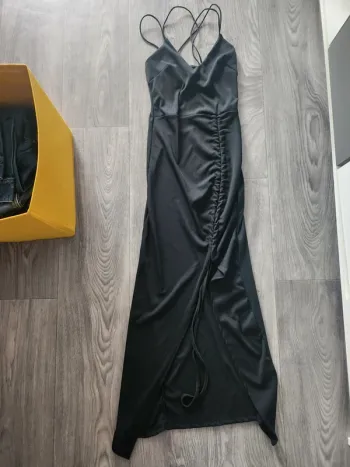 Robe longue noire fendue