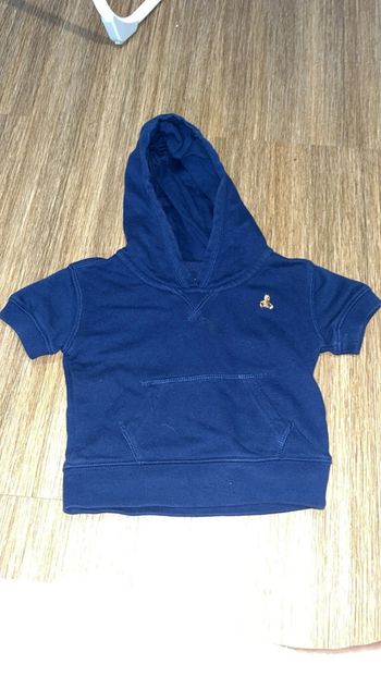 Pull sans manche à capuche