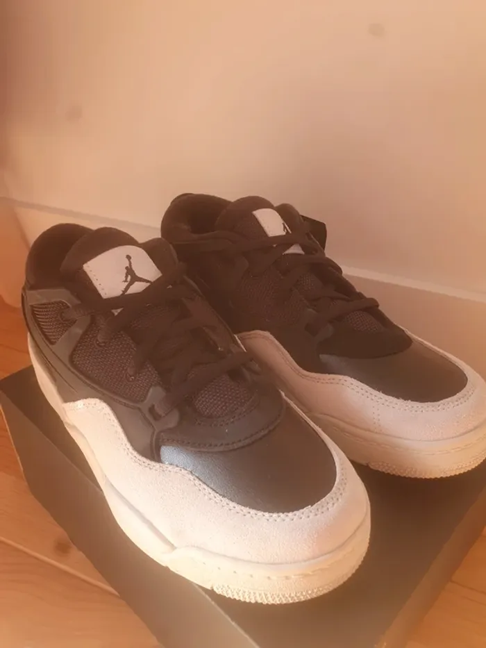 Nike Jordan 4 (35) - photo numéro 2