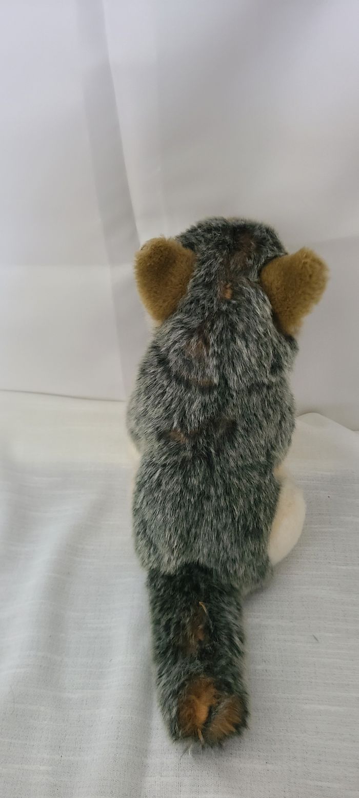 Loup assis , loup en peluche - photo numéro 5