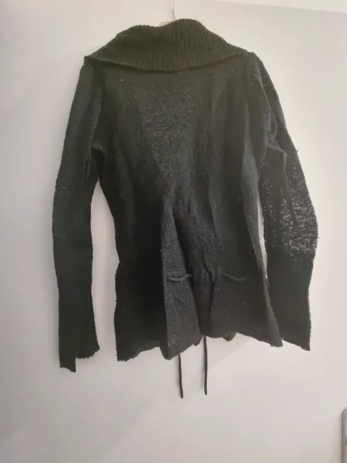 Pull noir - photo numéro 2