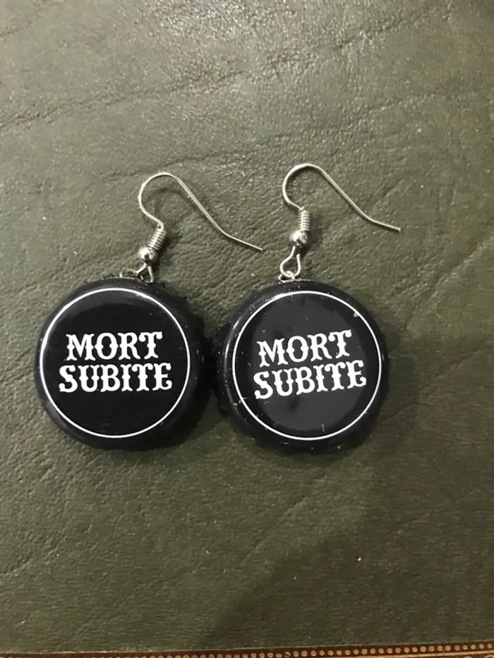 Boucles d’oreilles capsules noires