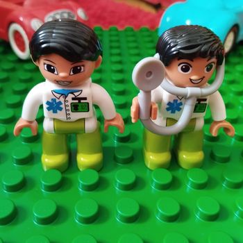 Figurine adulte homme médecin x2 bloc construction brique