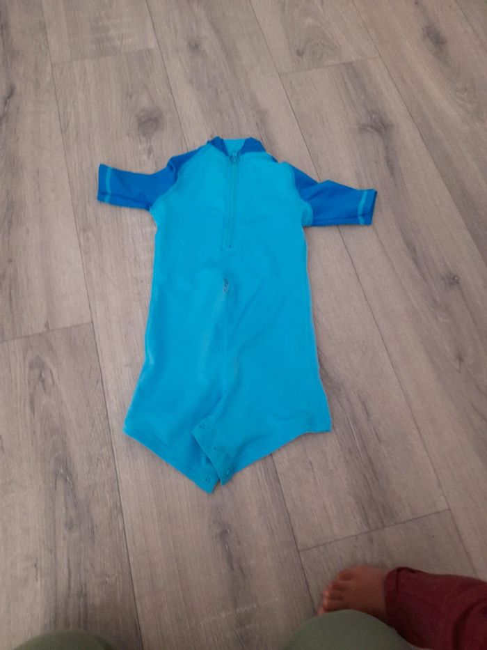 Combinaison anti uv 12 mois - photo numéro 5